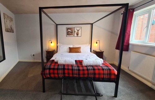 Sunderland House | Cabin of Light, Sunderland-Hot Tub, Sauna, MassageChair, Firepit/BBQ, BoardGames