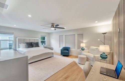 Bixby Knolls House | New Reno 3 BD Home - Pool - EV Charger