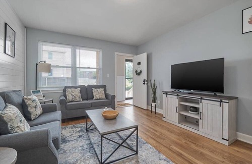 Cottage Line Apartment | Steps to the Beach/Pool, Bay Side Suite
