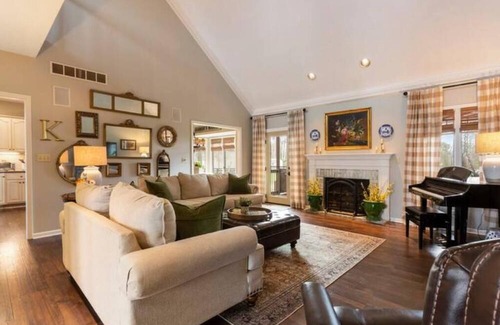 Buechel House | Welcome PGA Guests! Luxurious, Clean & Comfy! Playground for the kids, firepit