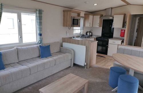 Dymchurch House | Ruby retreat - 2 bedroom with decking (D/F)