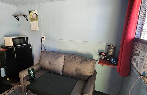 Bucks Apartment | TinyHome for One in a Quiet, Rural Setting near Mobile and Atmore