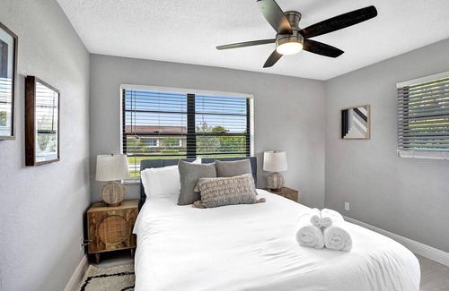 Coconut Creek House | 5 bedroom Family Home with heated pool