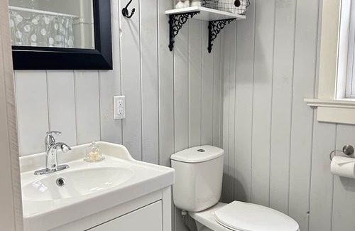 North Kawartha Cabin | Cozy Gateway on Eels Lake