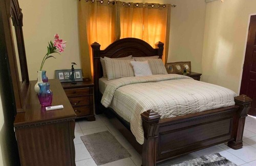 Whitehouse House | Mini Cozy Lodging