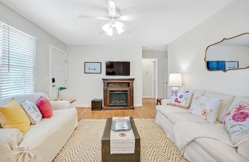 Myrtle Grove House | Golden Retreat 3Br/2Bath near Carolina Beach and parks!