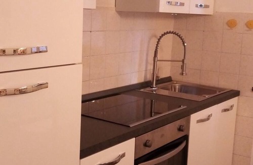 Hehlen Apartment | Fewo Summertime Direkt an der Weser mit Schloß+weserblick und Idyllischem Garten