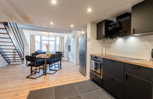 Upper Town Apartment | Fabuleux Penthouse 3BR - Flagey 4
