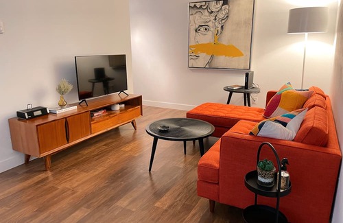 Hosford-Abernethy Apartment | 17Wood - close to Division st.