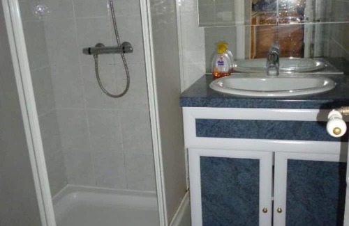 Garlan House | Cottage 'Gite Vert' with Private Terrace and Wi-Fi