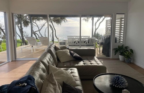 Currimundi House | LUXURY ABSOLUTE BEACHFRONT HOLIDAY SUNSHINE COAST