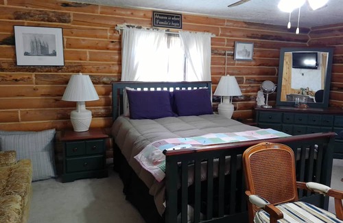 Pinedale House | "The Wild Rose"....... a room for rent