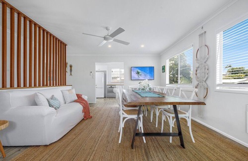 Maroochydore House | Charming 5-Bed Coastal Escape in Maroochydore