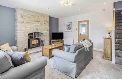 Crawcrook House | Homely three bedroom cottage with log burner.
