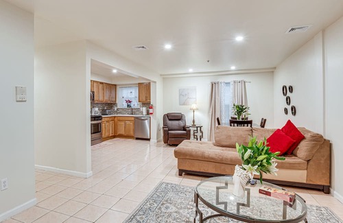 Newark Apartment | Lovable Newark Apartment < 1 Mi to Downtown!