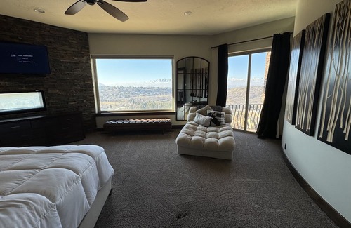 Sandy House | The Retreat- Utah at its finest. infinity pool 270 degree views.