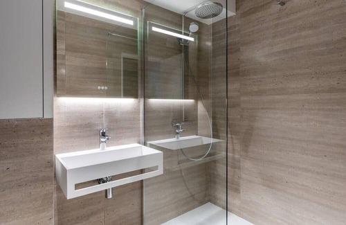 Quartier de la Goutte-d'Or Apartment | Modern Open-Air Apartment near Montmartre