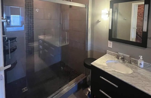 Canton Apartment | Charming & Cozy Gem ~ Walk to Fells Point & Canton