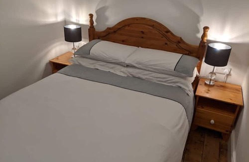 Capel-Curig Cottage | Stunning hot tub cottage with Snowdon views!