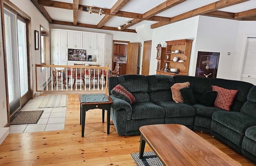 Franklin House | 2 Bedroom Cozy Sanctuary in Vermont's Countryside with Gorgeous Ponds