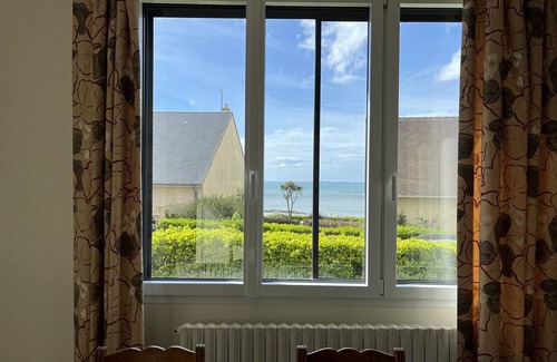Donville-les-Bains House | Maison Surplombant la Plage de Donville les Bains, vue sur mer