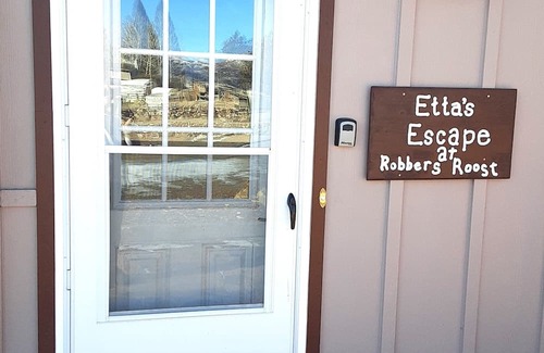 Fremont Apartment | Etta's Escape