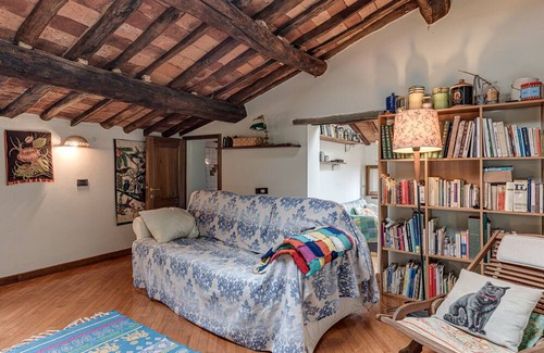 Pistoia House | Holiday Home 'Casetta Rossa Di Forra Al Pitta' with Mountain View, Private Garden and Wi-Fi