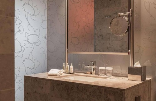 The Hague Center House | Upscale Historic Stay in The Hague - Premium And Convenient Amenities | 3 Units