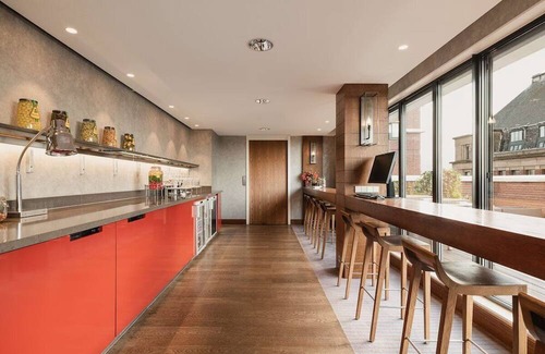 The Hague Center House | Experience Opulent Stay in The Hague - 3 Spacious Rooms & Exceptional Location