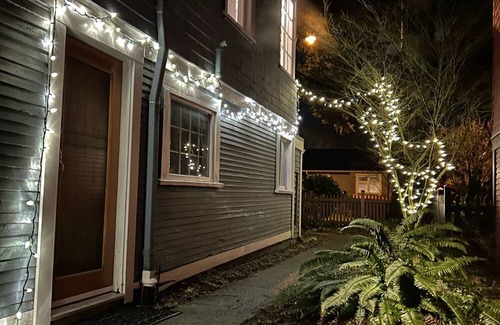 Riley Park House | Cozy 2 Bedroom Home In Vancouver
