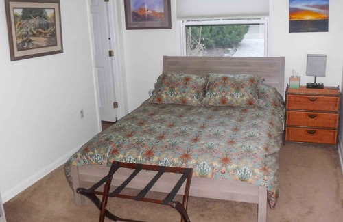 Golden House | Golden Historic District 3BR Bungalow