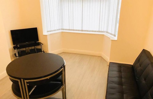 Loughborough House | 7 Guest/4 bedroom lovely home in Loughborough!