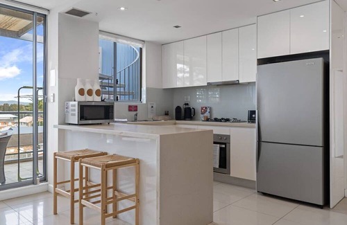The Entrance Apartment | Ocean Breeze Penthouse - Rooftop Hot tub