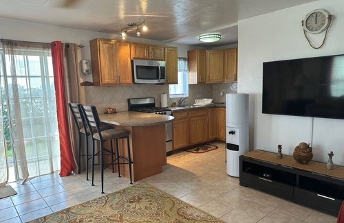 Crawl Hill Apartment | Lovely 1 bedroom, 1 bath Apartment close to Airport