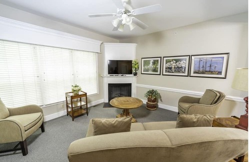Norfolk Cottage | 1 BD Cottage at Kings Creek