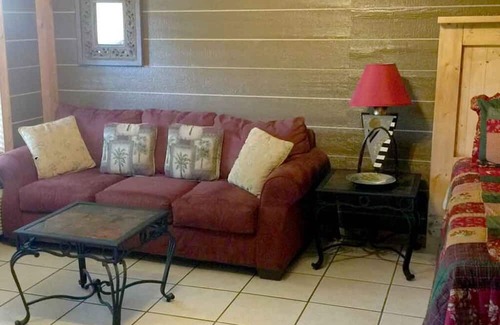 Cleora Cabin | The Kahoot Cabin - Accommodates 4 Guests