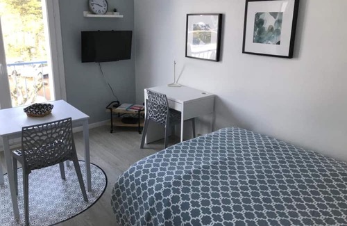 Jeanne d'Arc-Longs Champs-Beaulieu Apartment | Studio Apartment 'Cosylocation Bois Perrin' with Balcony and Wi-Fi