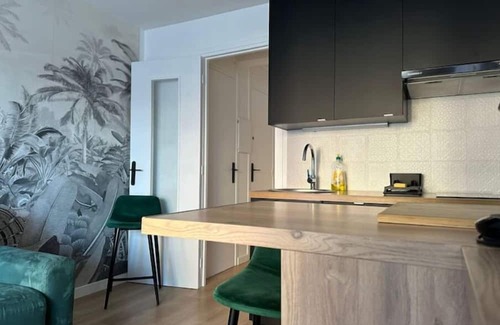 Saint-Martin-du-Littoral Apartment | Appartement Avec Balcon et vue mer