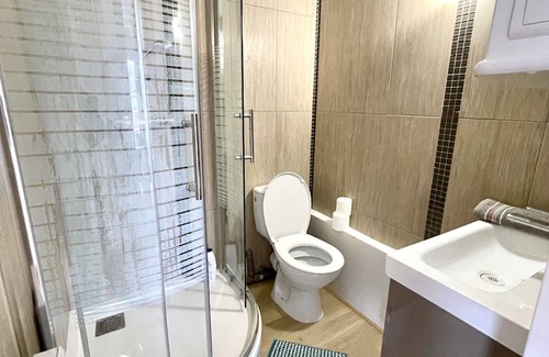 Palaiseau Bed & Breakfast | Chambre 16m2 Palaiseau Centre Ville. Gare RER Palaiseau à 2mn à Pied