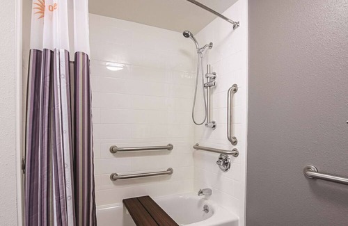 Portland House | La Quinta Inn & Suites by Wyndham Portland at Three 2-Queen Beds, Non-Smoking