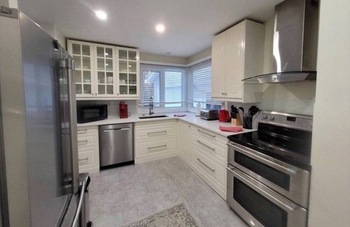 Northeast Edmonton House | Charming Bungalow near Yellowhead Trail - Your Cozy Home in Edmonton!