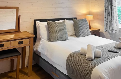 Saddleworth Cabin | 2 bedroom accommodation in Greenfield