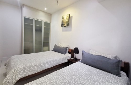 Kuala Teriang Apartment | Penthouse flr sea view quiet fibre long short stay