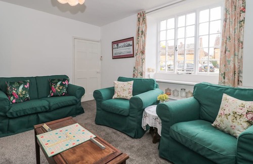 Montacute House | TWO TOWERS COTTAGE, character holiday cottage in Montacute