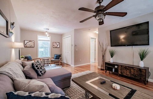 Conway House | Tranquil Paradise: Enchanting 3-Bedroom Brookside