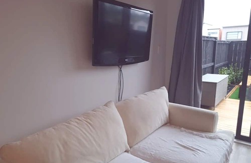 Flat Bush House | Brand new entire use town house