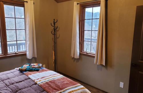 Douglas City Cabin | Private mountain cabin with easy access to the Scenic and Wild Trinity River.