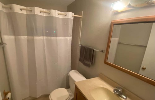 Peoria Condo | 2 bedroom condo in secure building with pool.