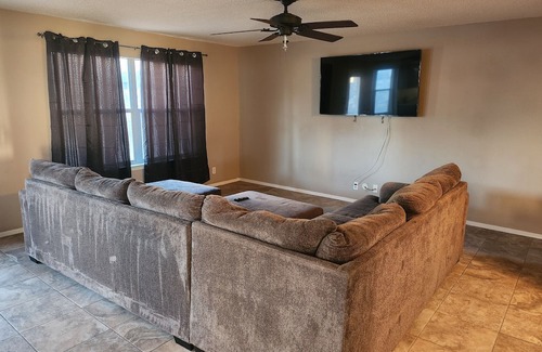 Biggs Field House | Eastlake hideaway