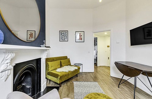 Addison Apartment | The Shepherd's Bush Hideaway